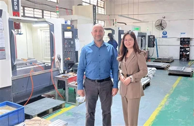 Είμαστε ενθουσιασμένοι που καλωσορίσαμε τον Ισπανό πελάτη μας να μας επισκεφτεί.